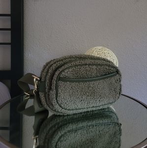 🟣Laundry by Shelli Segal Faux Shearling Sherpa Cross Body Tote green fuzzy